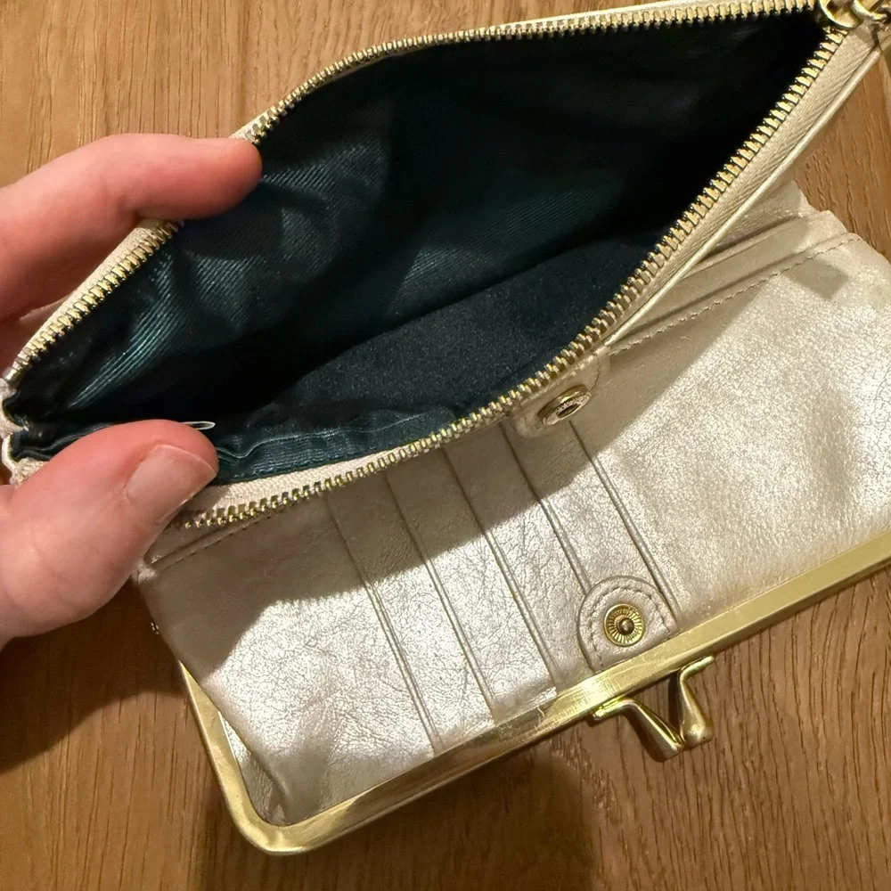 Hobo Cream Clutch Wallet - Picture 7 of 8